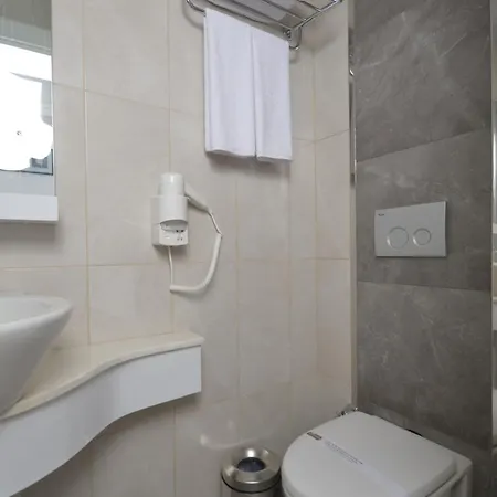 Doc's Boutique Hotel 3*