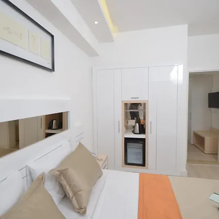 Doc's Boutique Hotel 3*