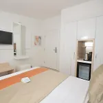 Doc's Boutique 4*