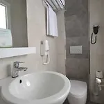 Doc's Boutique 4*