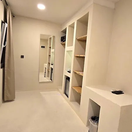 Doc's Boutique 3*