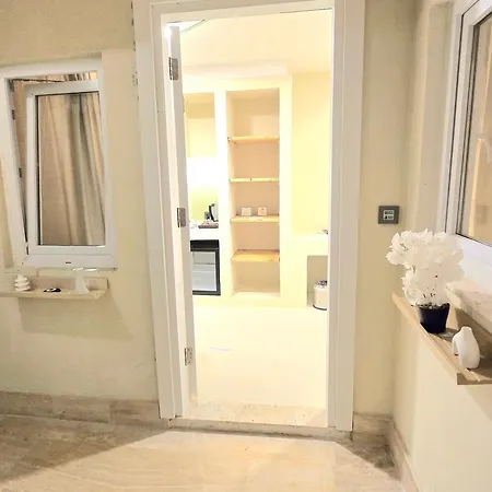 Doc's Boutique Hotel 3*