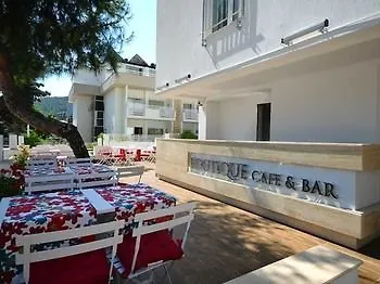 Doc's Boutique Hotel 4*